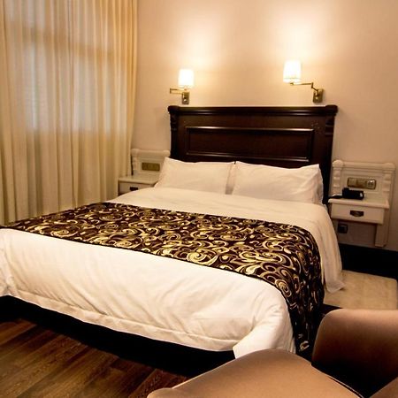 Avent Verahotel Екстериор снимка